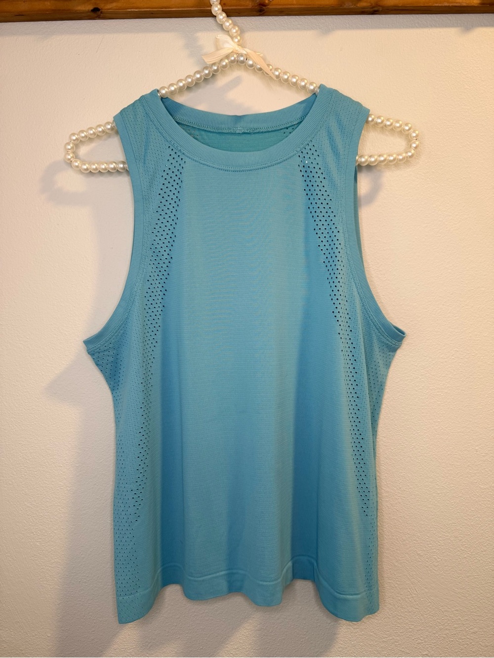 Lululemon light cyan blue Train to Be Women’s Top size 8